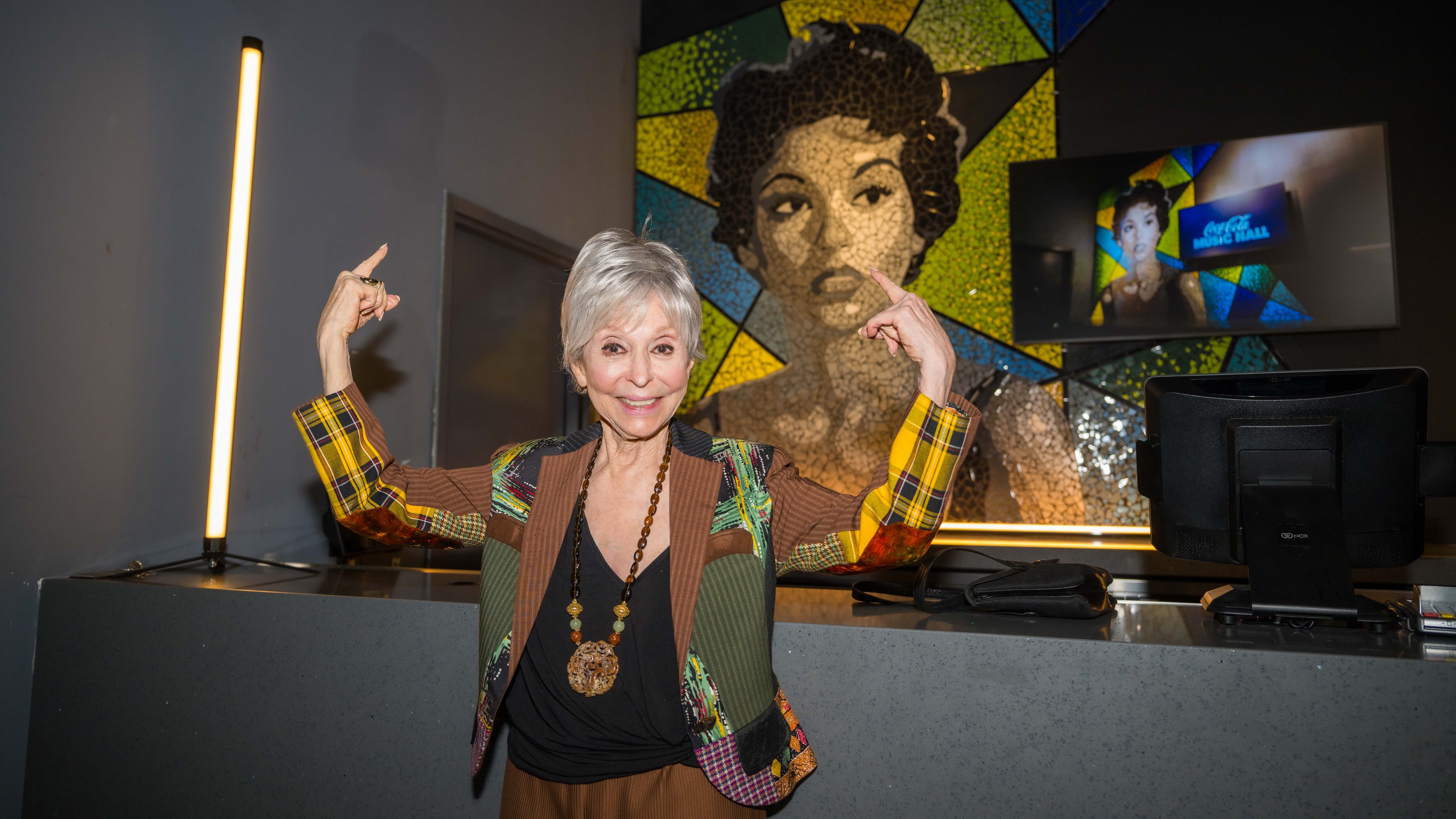 Mosaico de la actriz Rita Moreno.