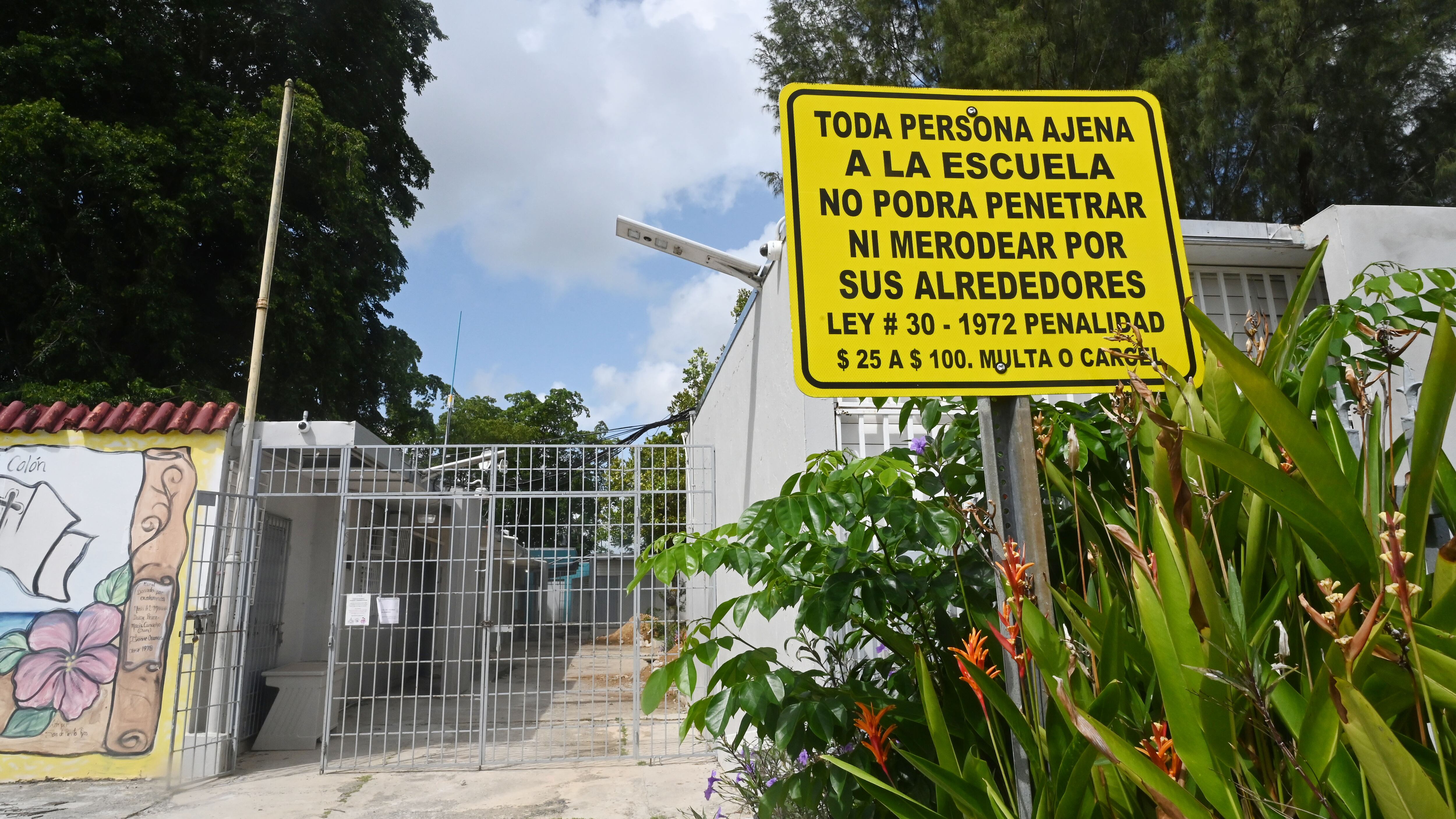 Escuela Cristóbal Colón. Dias antes del comienzo de clases .