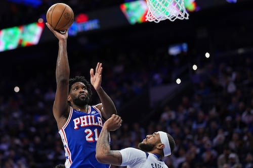 76ers completan remontada histórica ante los Celtics y avanzan a los “playoffs”