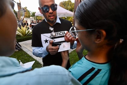 La familia del biólogo realizó una vigilia.