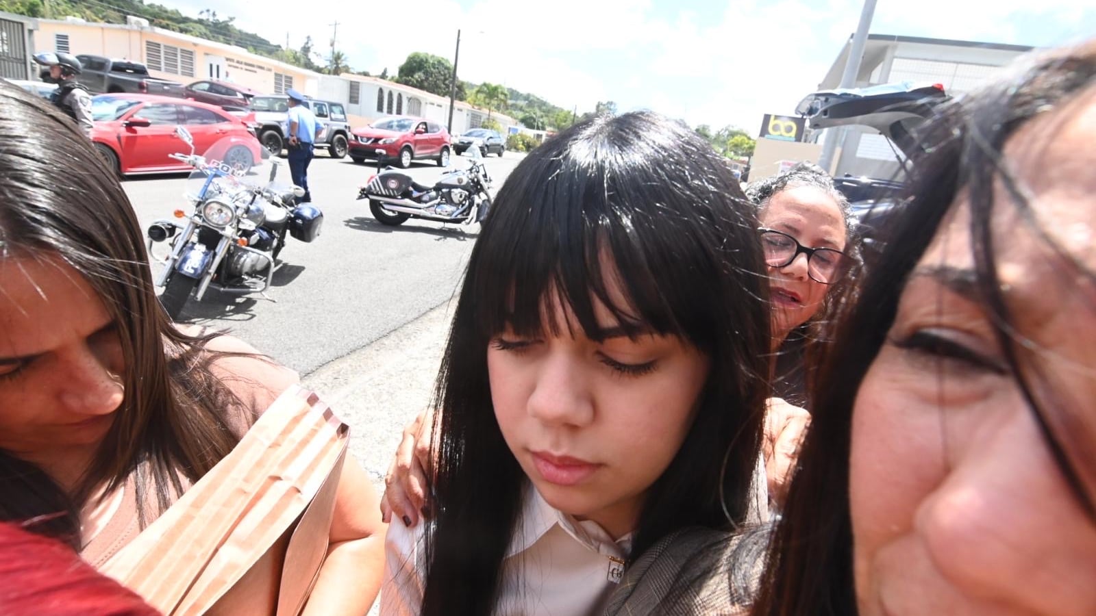 La coacusada por el asesinato de Gabriela Nicole Pratts Rosario acudió a una vista en Aibonito en medio de alta atención pública