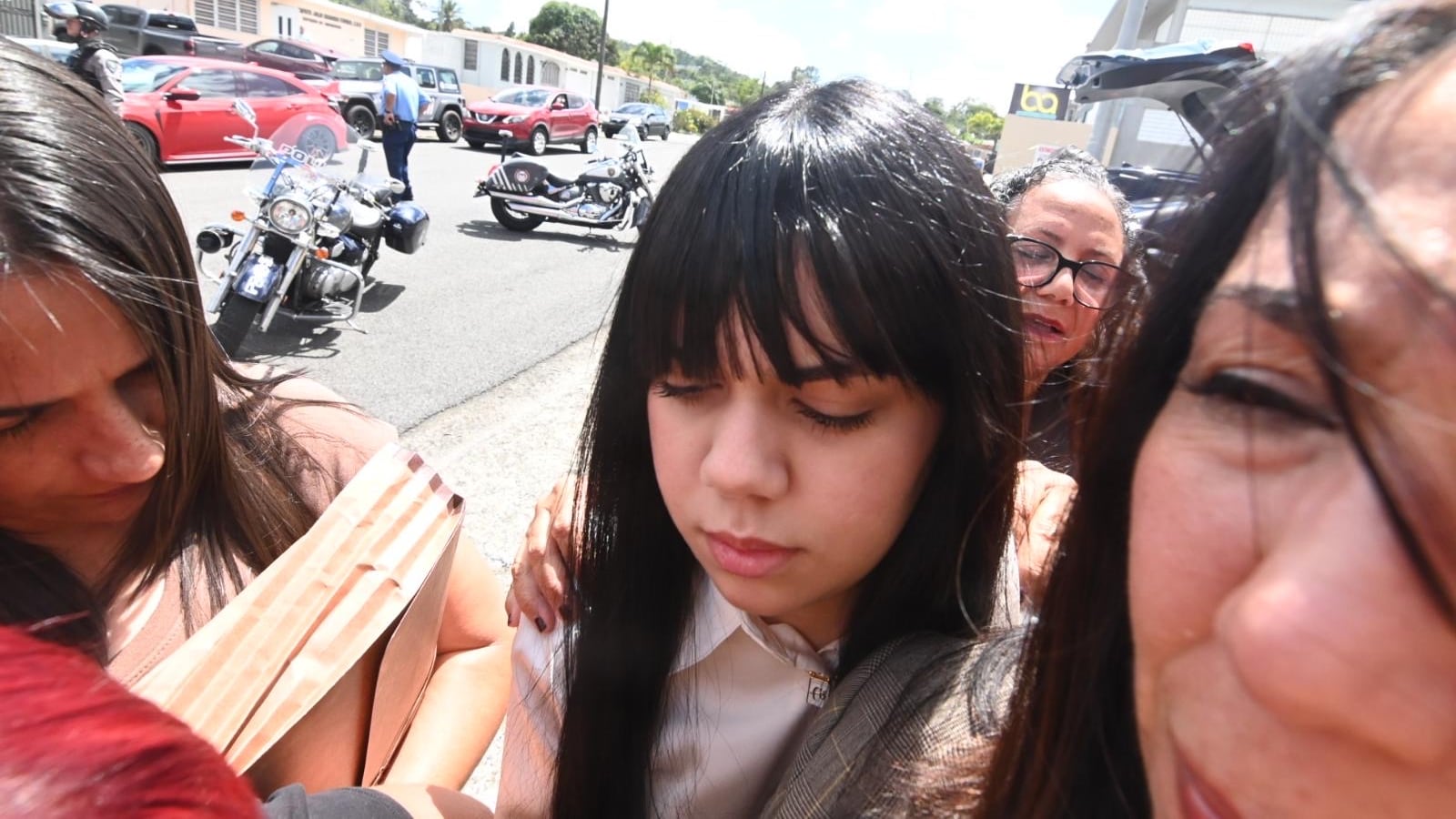 La coacusada por el asesinato de Gabriela Nicole Pratts Rosario acudió a una vista en Aibonito en medio de alta atención pública