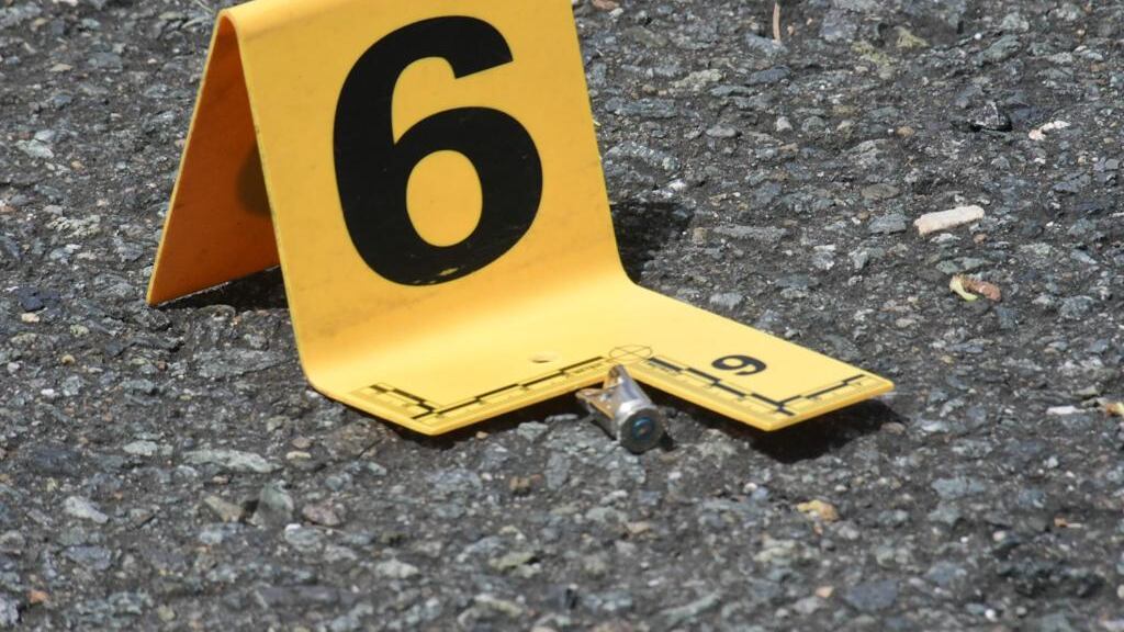 Un hombre fue herido de bala en su residencia en San Germán.