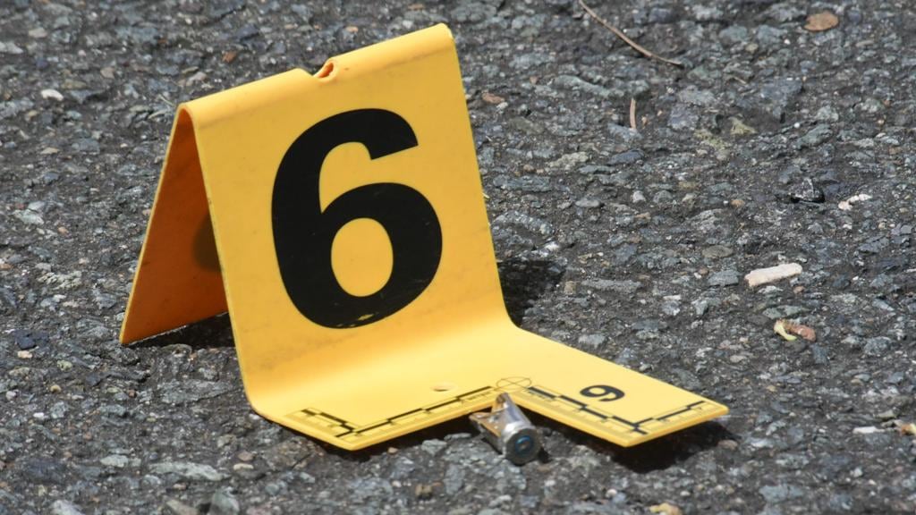 Un hombre fue herido de bala en su residencia en San Germán.