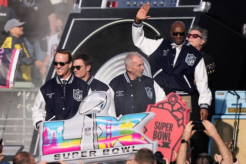 Brady, Montana, Emmitt Smith, Jerry Rice y los Manning recibieron un homenaje histórico