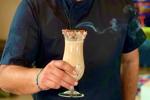 Coquito navideño con turrón