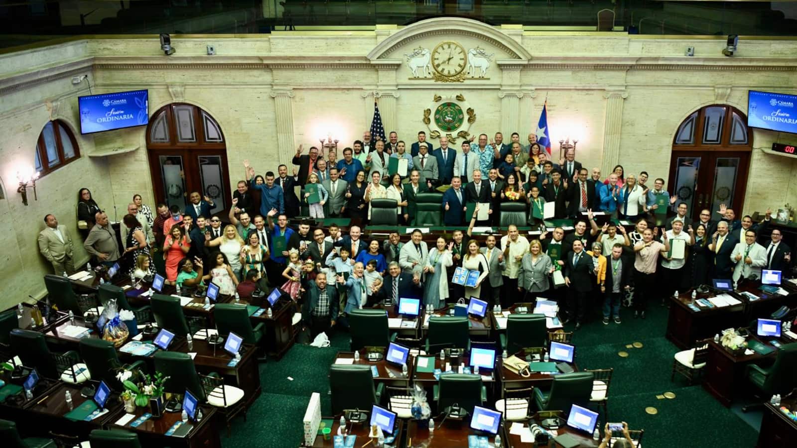 Cámara de Representantes de Puerto Rico rinde homenaje a jóvenes con Síndrome de Autismo.