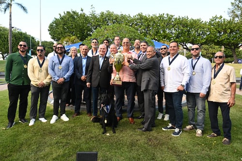 Reconocen a los Cangrejeros de Santurce por su campeonato en la LBPRC