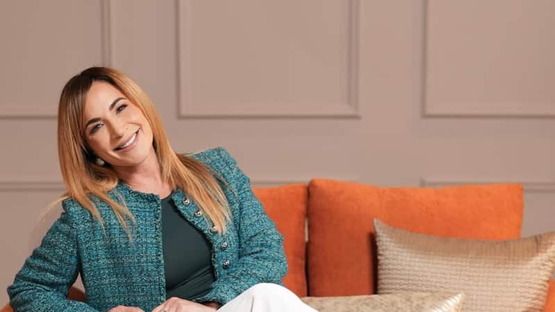 La animadora se despidió de Pégate al mediodía.