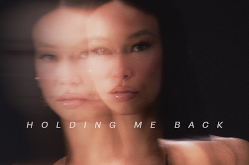 Gabby Black comienza el 2026 con el tema “Holding Me Back”