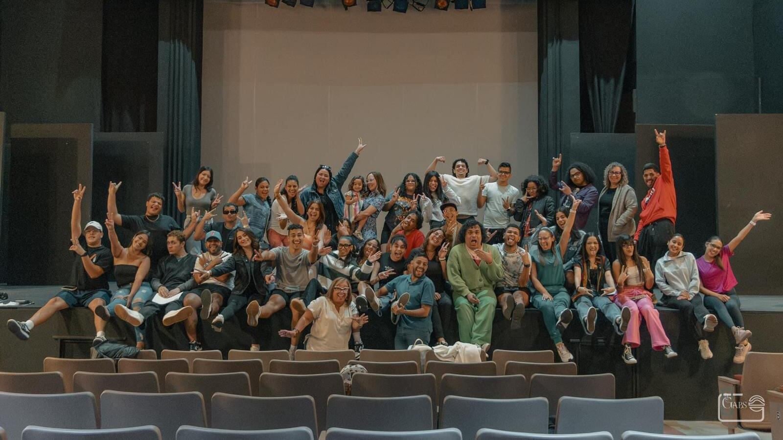 Nace el grupo teatral y musical “Las Bambalinas”.