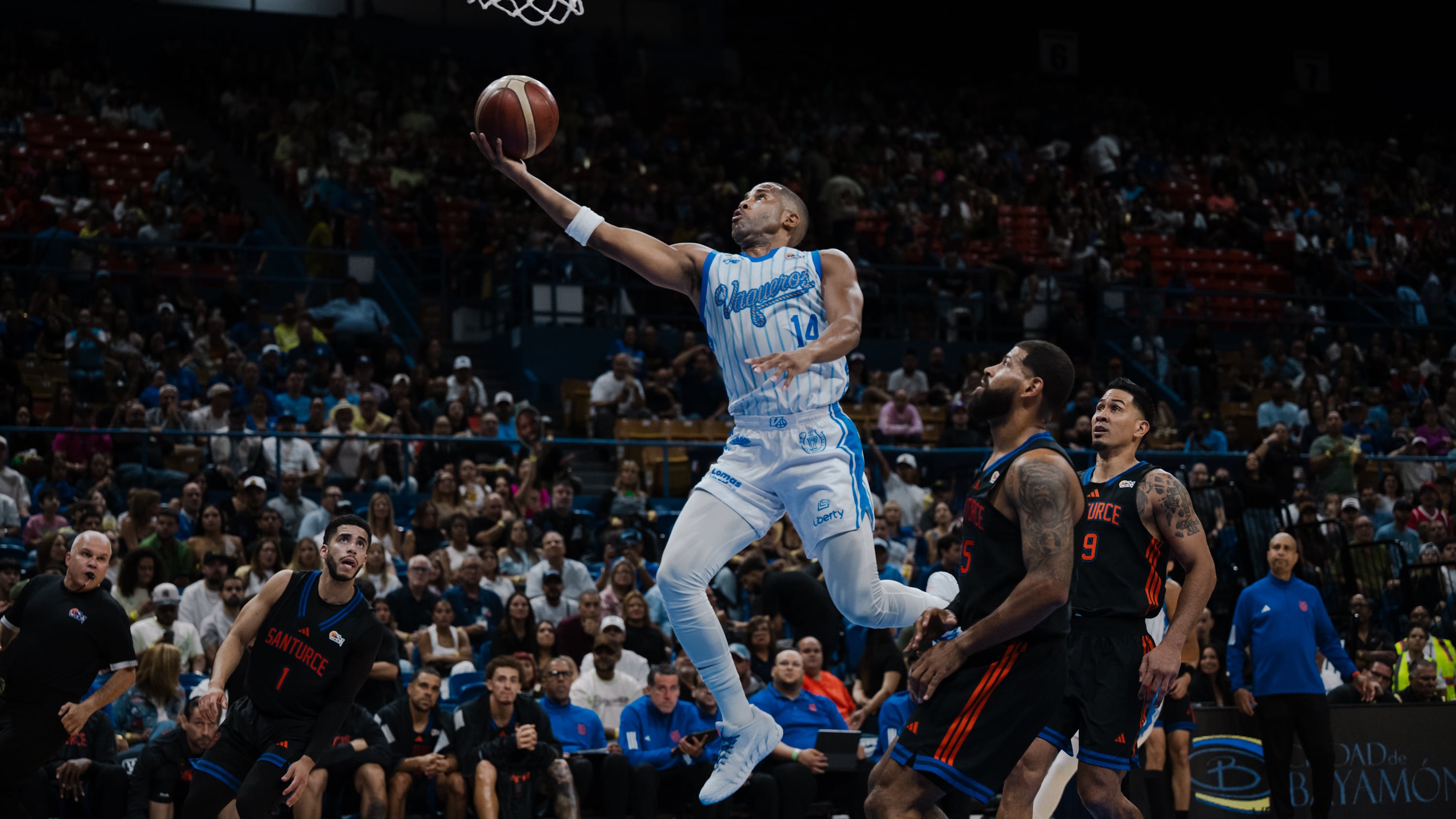 Los Vaqueros de Bayamón vencieron a los Cangrejeros de Santurce.