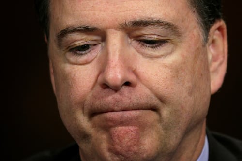 EE.UU. vuelve a radicar cargo criminal contra exdirector del FBI James Comey