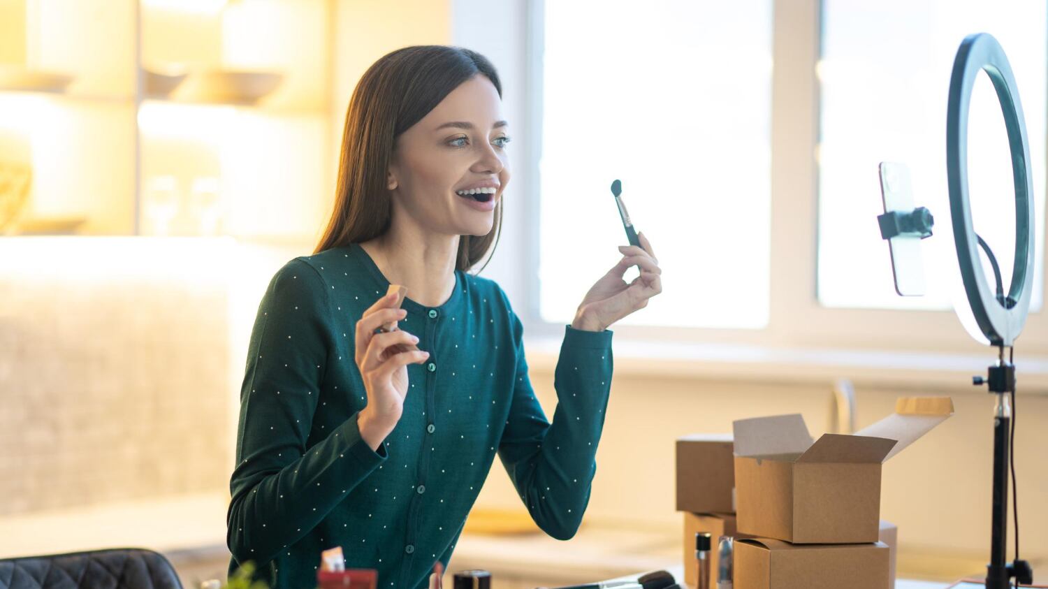 Innovación tecnológica y experiencias inmersivas revolucionan las compras de belleza en línea