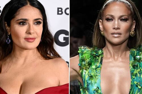 4 veces que JLo y Salma desafiaron a Carolina Herrera y llevaron looks escotados a sus 50 luciendo como de 20