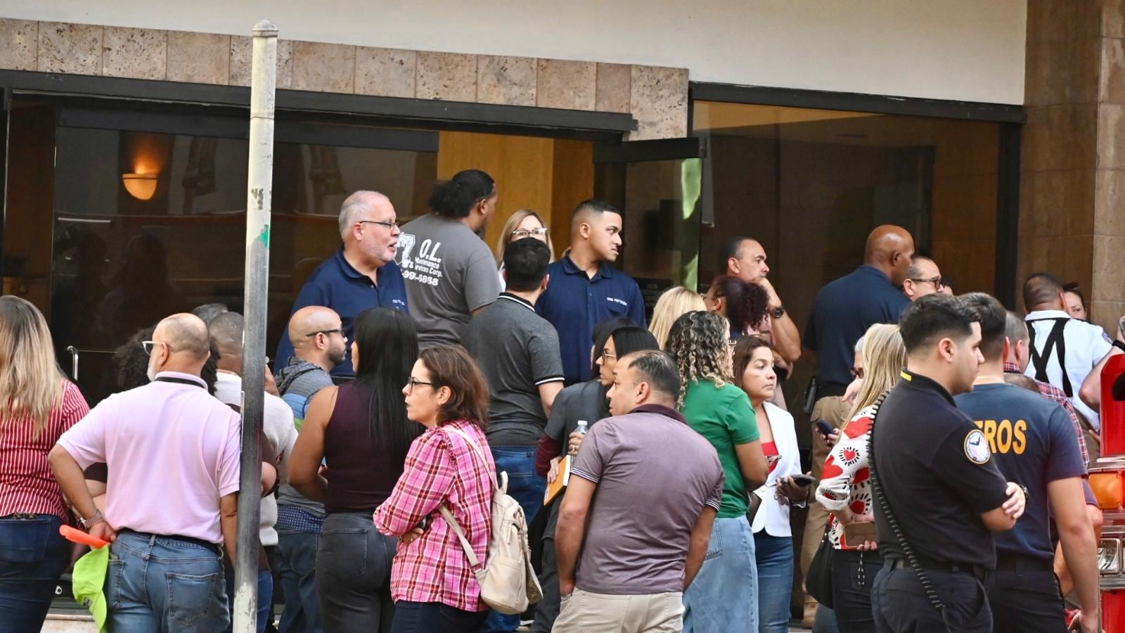 Desalojan empleados de sucursal en Santurce