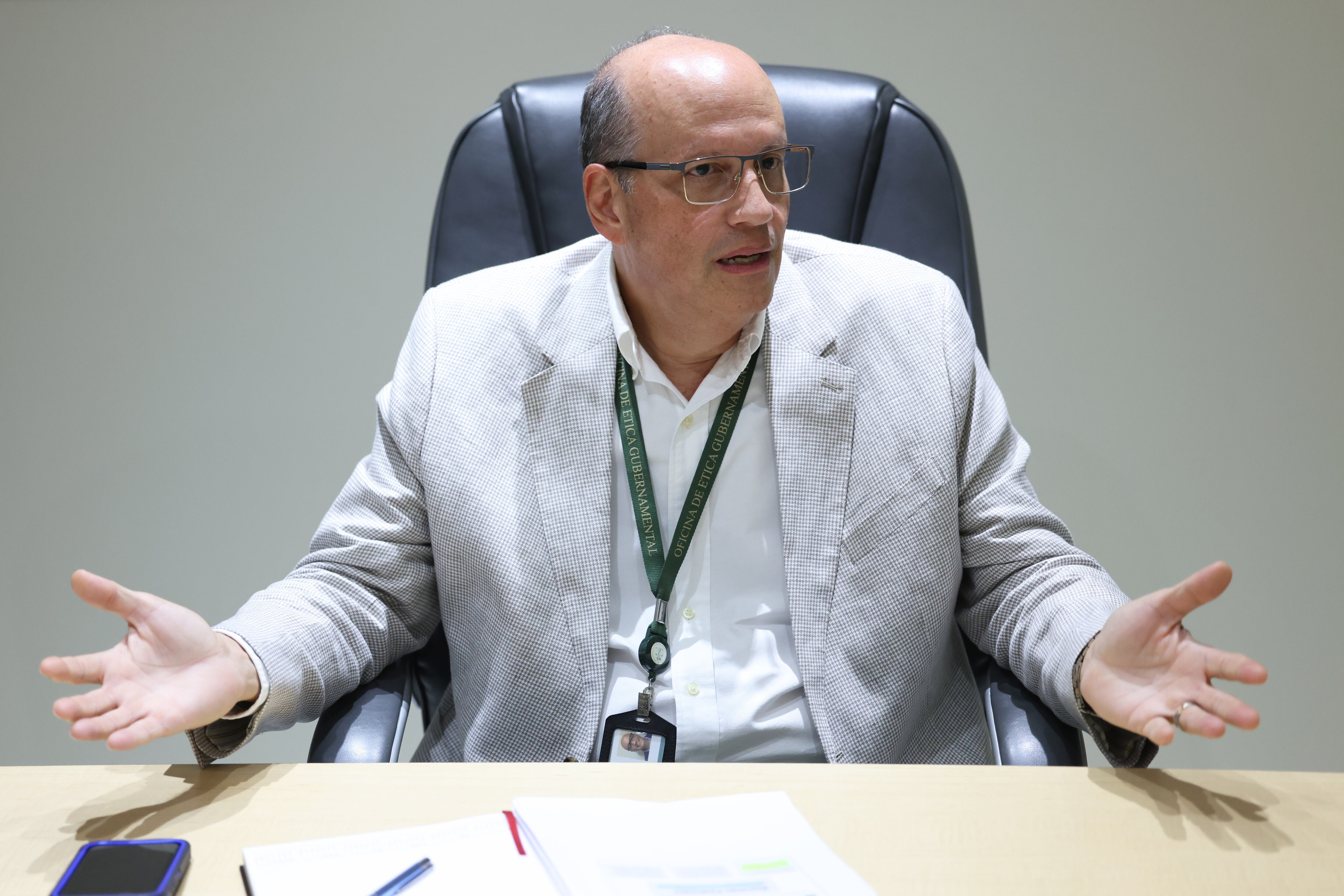 16 de enero de 2025. San Juan, PR. Entrevista con el director ejecutivo de la Oficina de Ética Gubernamental sobre cambios al diseño del portal de la agencia. En la foto el Director Auxiliar del Área de Auditoría de Informes Financieros, Héctor Bladuell Viera. (Foto por Brandon Cruz González / Centro de Periodismo Investigativo)