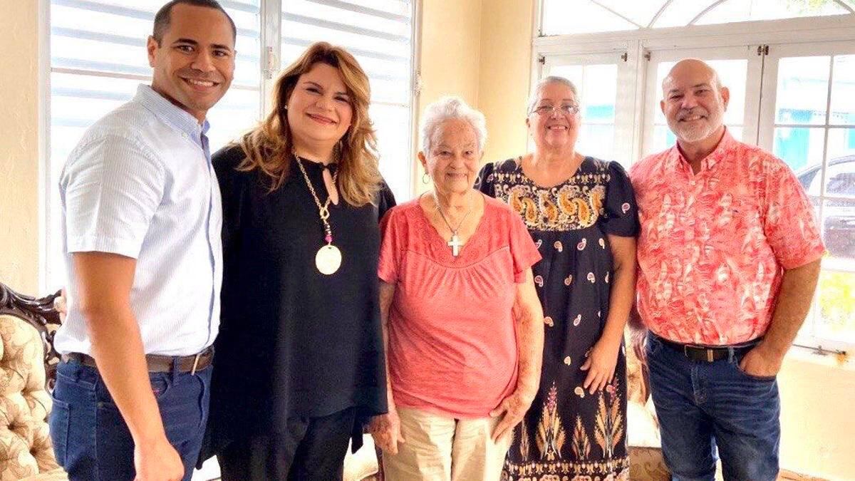 Edna Josefina Figueroa (centro).