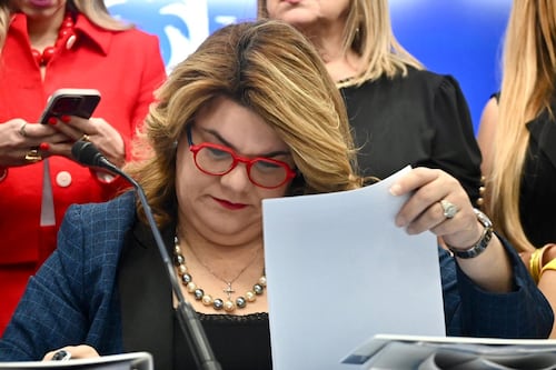 Gobernadora reitera confianza en secretaria de Vivienda y el presidente de la AAA