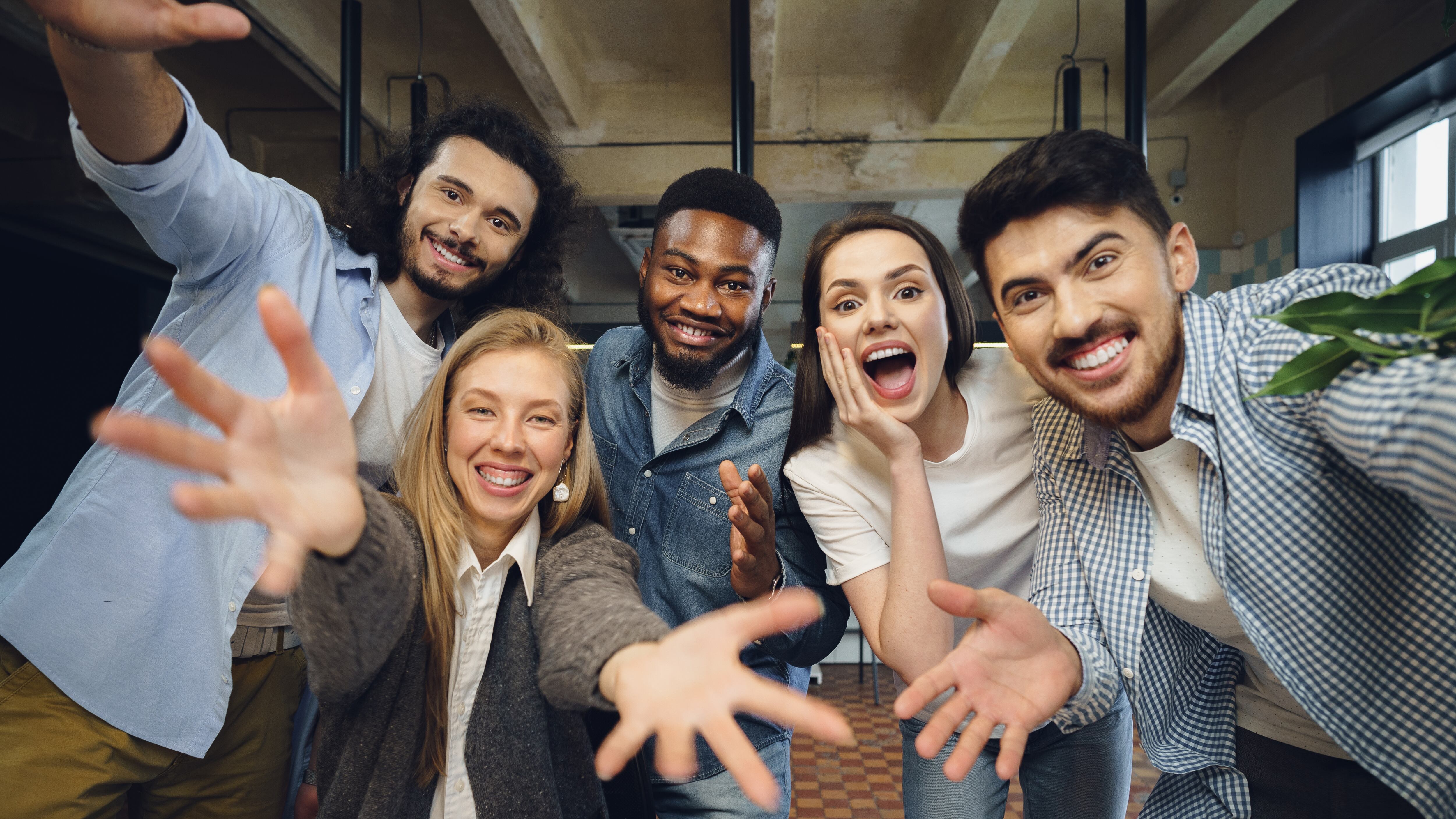 La jornada laboral debe trascender el simple hecho de cumplir con tareas y alcanzar metas. Foto: Freepik.