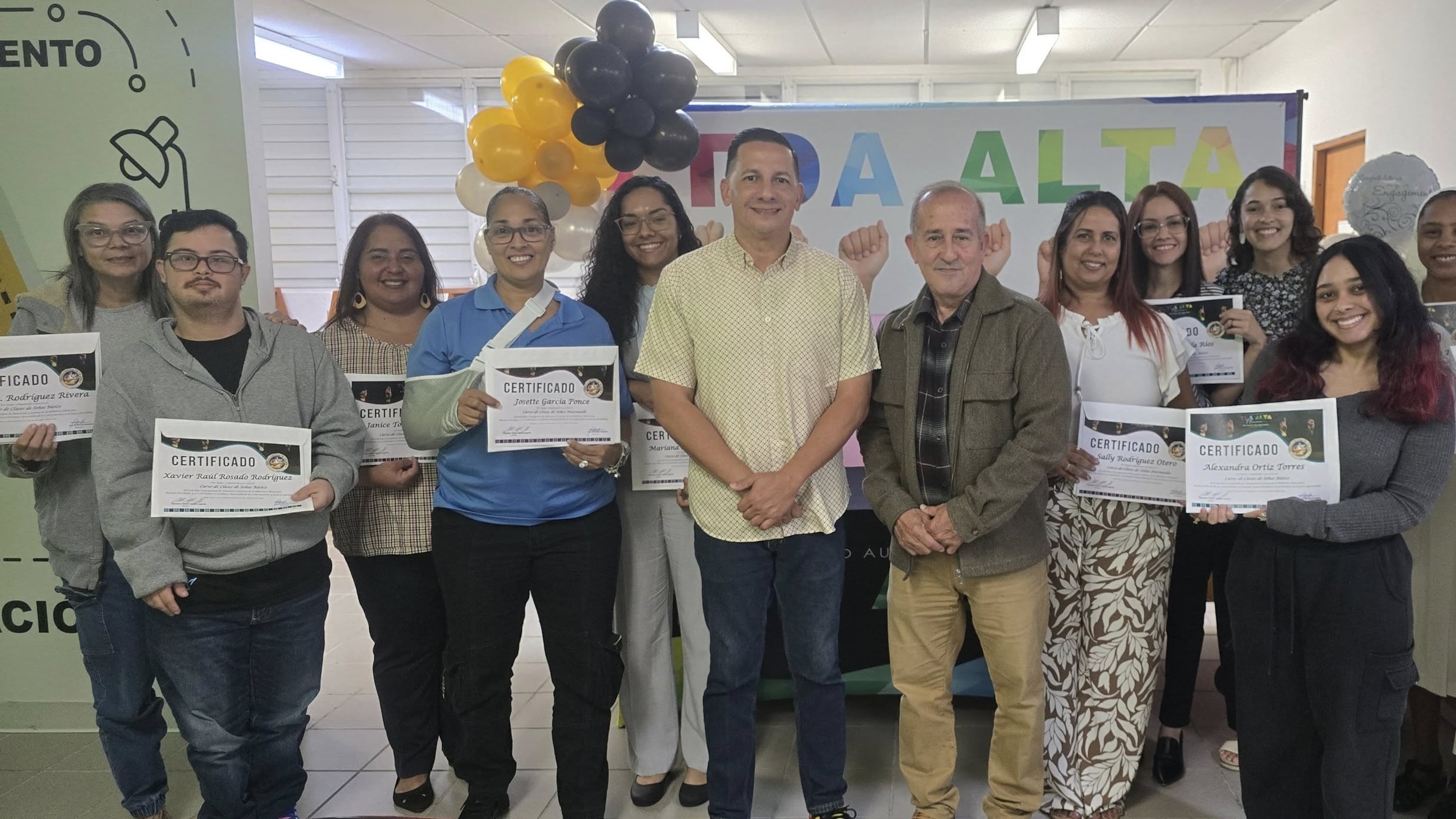 Toa Alta gradúa más personas en lenguaje de señas.