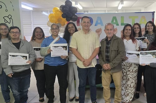 Toa Alta gradúa más personas en lenguaje de señas