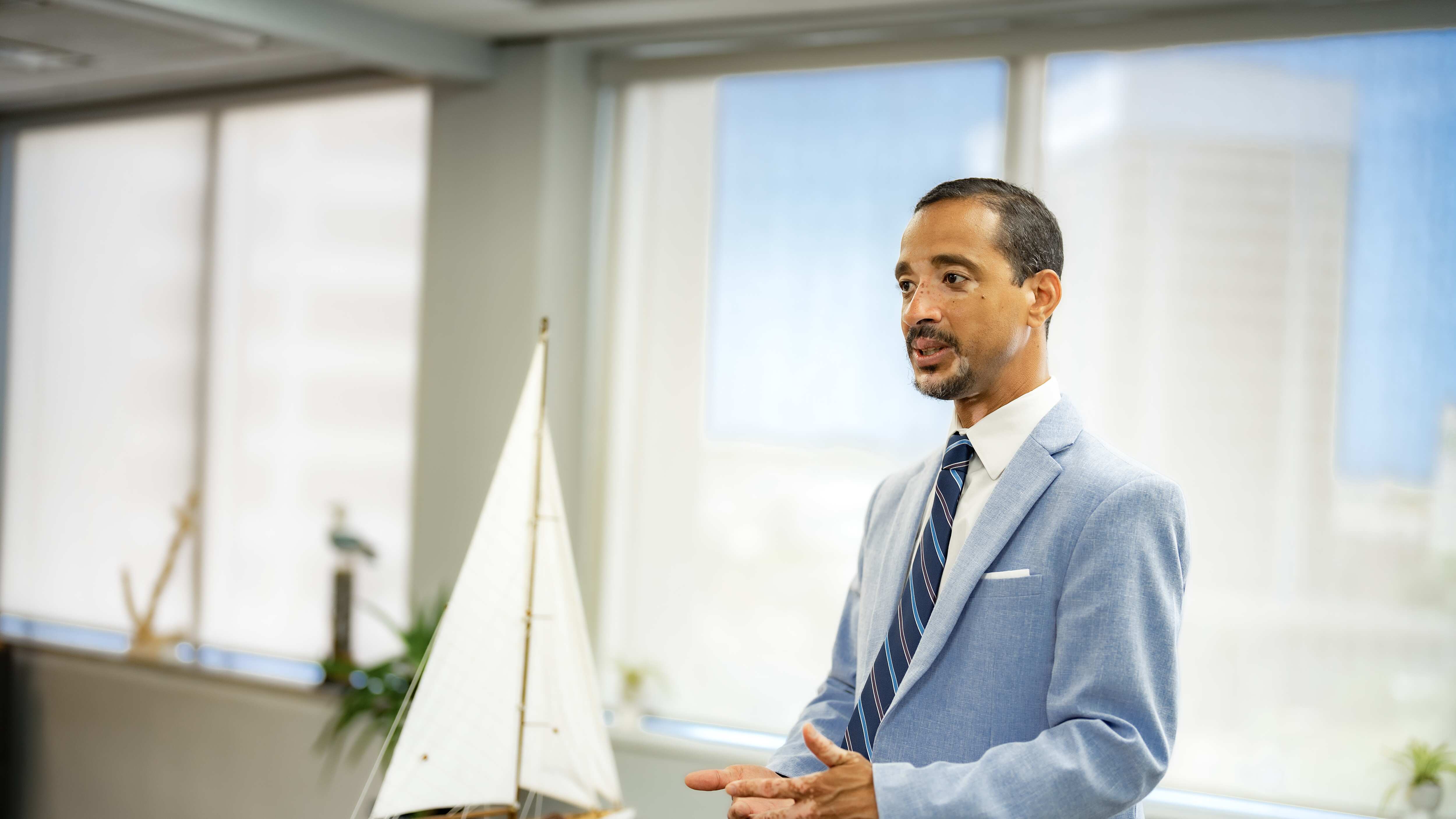 comisionado de seguros, Alexander Adams Vega