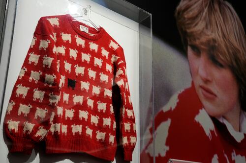 Subastarán en agosto icónico suéter de la princesa Diana