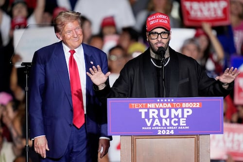 Nicky Jam recibe ataques por felicitar a Bad Bunny y fans le recuerdan su apoyo a Donald Trump
