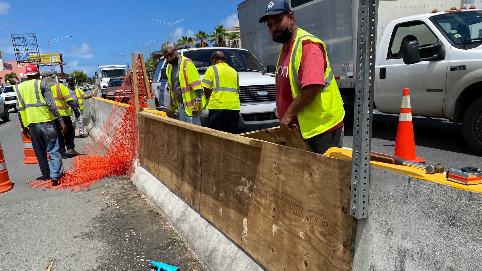 Trabajos de reparación en Avenida Baldorioty de Castro en Carolina