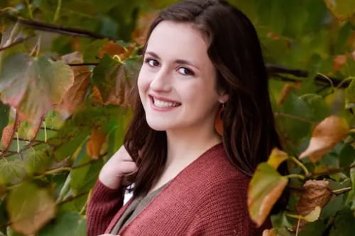 Profesora de Wisconsin admite relaciones íntimas con dos alumnos de 16 años.