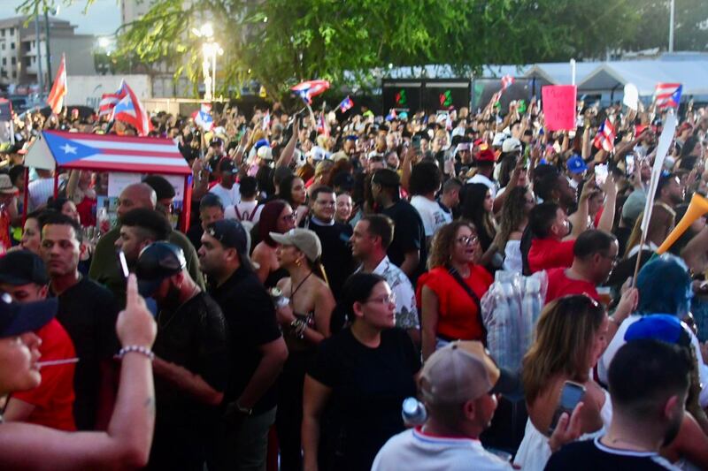 Boricuas ven La Casa de los Famosos
