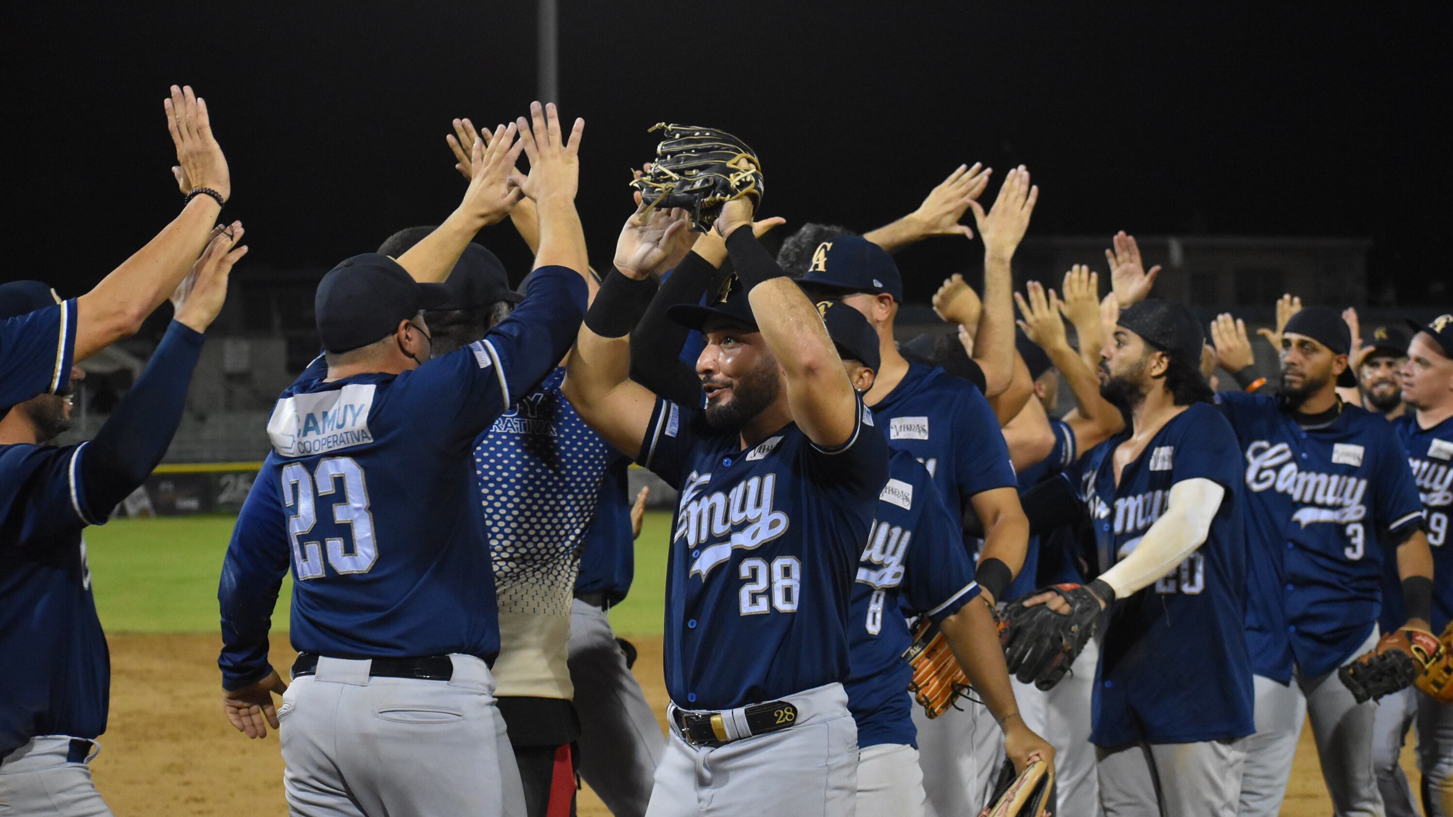 Arenosos de Camuy pasan a la final de la pelota Doble A.