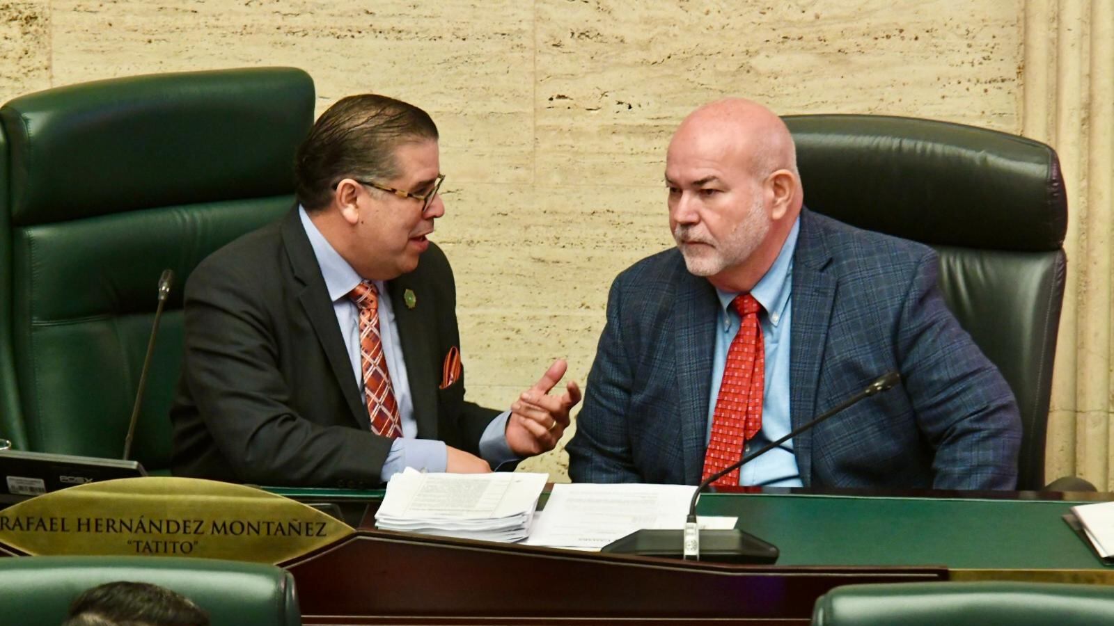 El presidente cameral junto al portavoz del PNP y presidente de la próxima administración.