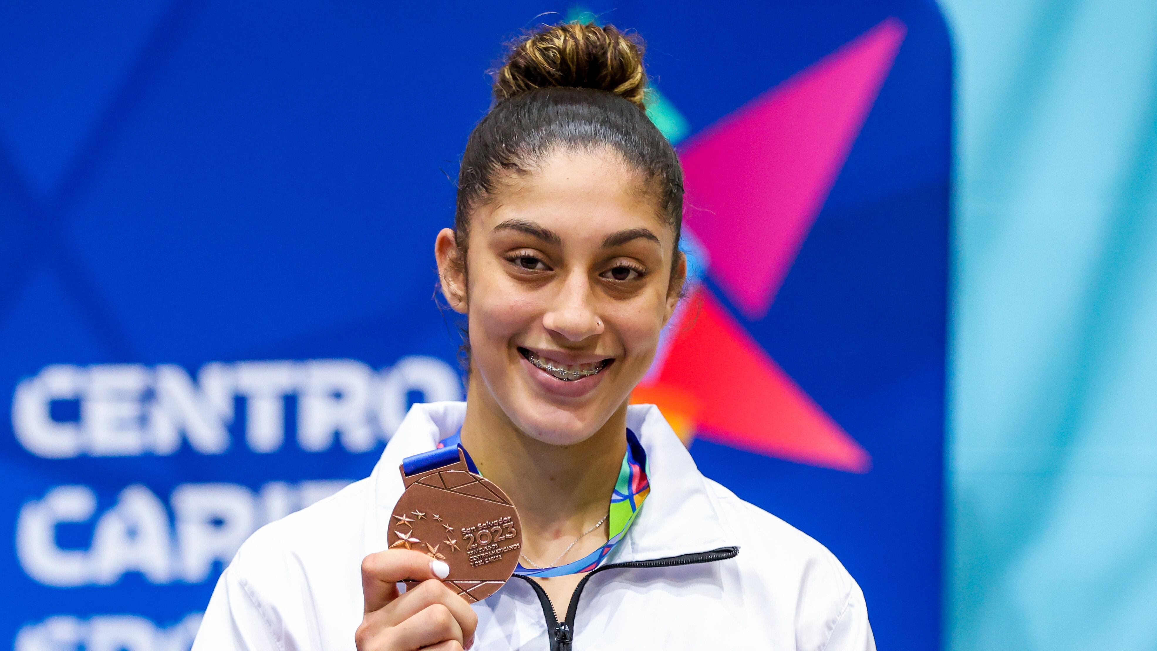Sairy Colón con su medalla de bronce en los -78 kilos.