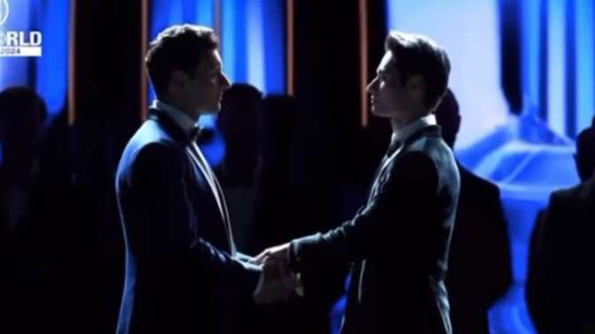 Sus compañeros celebraron el triunfo