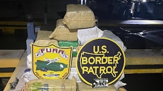 El superintendente de la Policía Joseph González, informó hoy que, durante esta madrugada, agentes adscritos al Negociado de Fuerzas Unidas de Rápida Acción (FURA) intervinieron con una embarcación que transportaba un cargamento millonario de cocaína, a unas dos millas náuticas del Río Grande de Loíza.