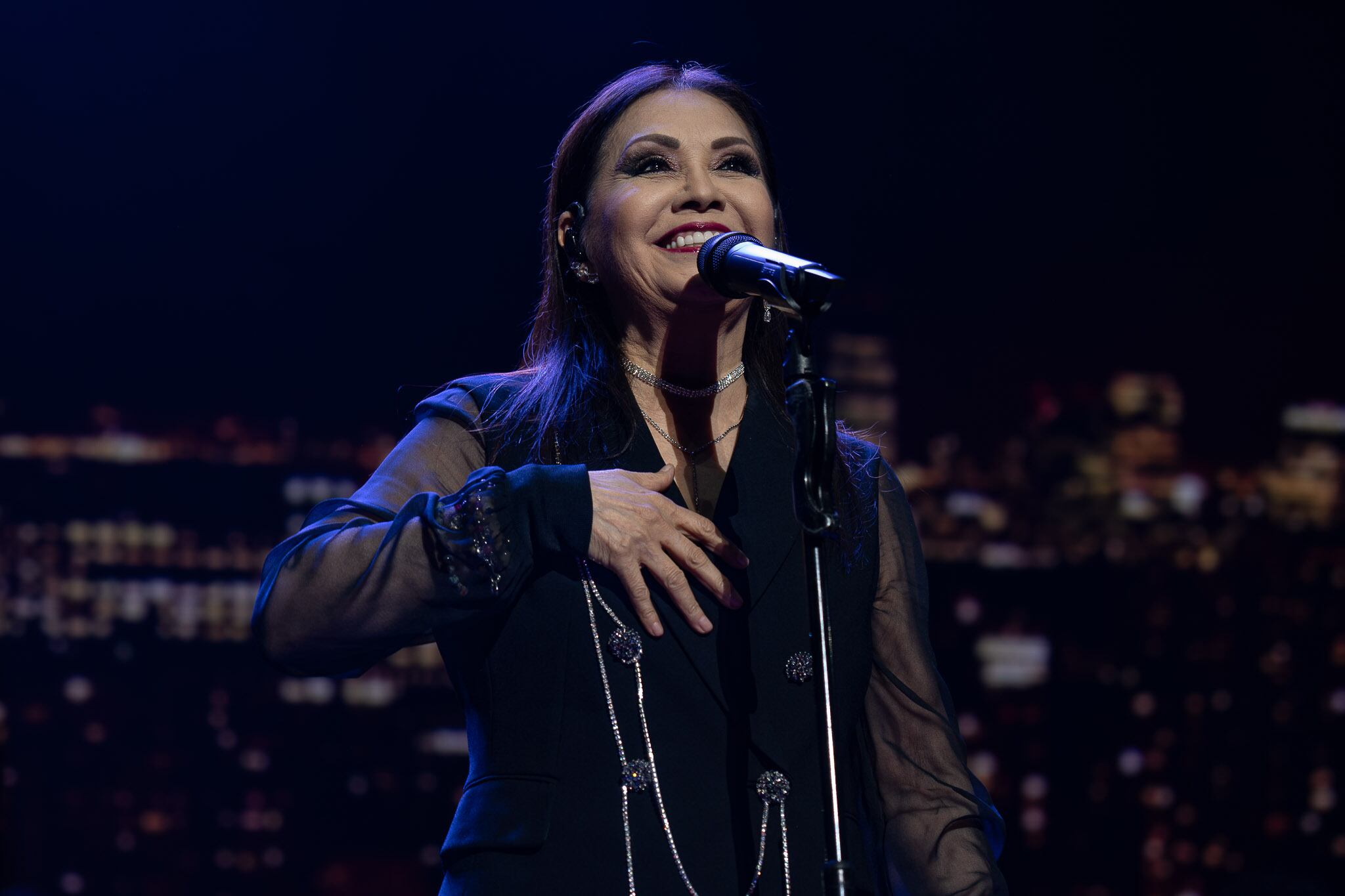 Ana Gabriel durante su presentación en el Coliseo de Puerto Rico.