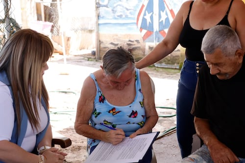 Vivienda formaliza contrato de usufructo para familia en Playuela