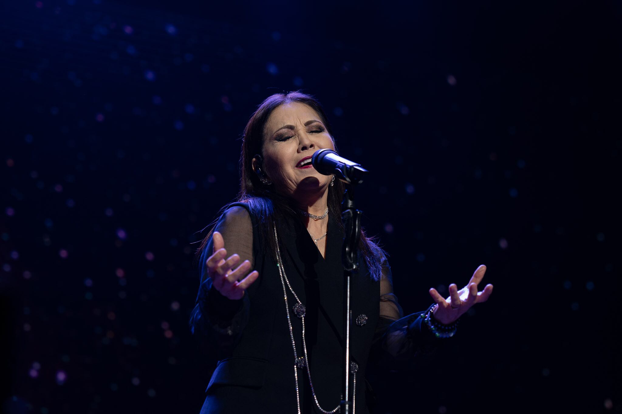 Ana Gabriel durante su presentación en el Coliseo de Puerto Rico.