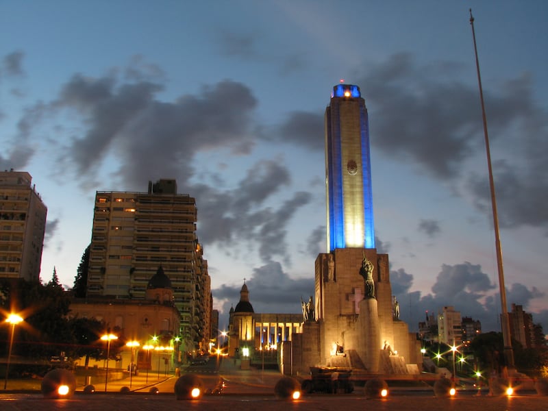 Se reunieron en el Monumento Nacional para festejar la victoria de Argentina ante Francia