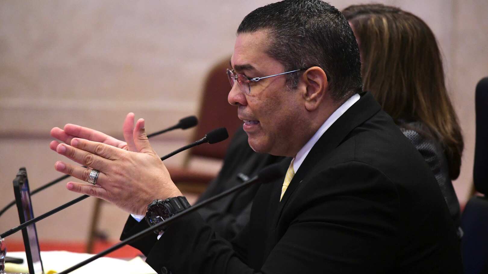 Director ejecutivo de la AEE, Josué Colón.