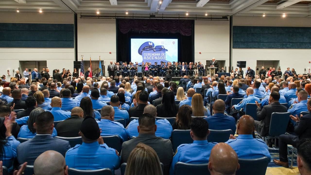 Superintendente de la Policía Joseph González asciende de rango a 314 oficiales