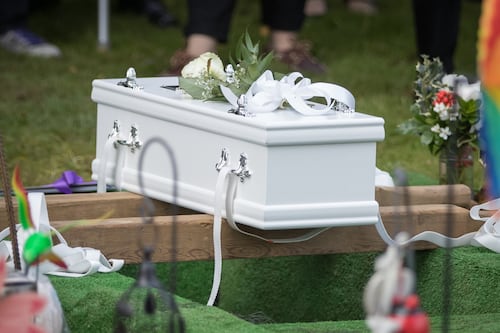 Muere infante en el interior de un carro mientras sus padres sostenían un encuentro sexual