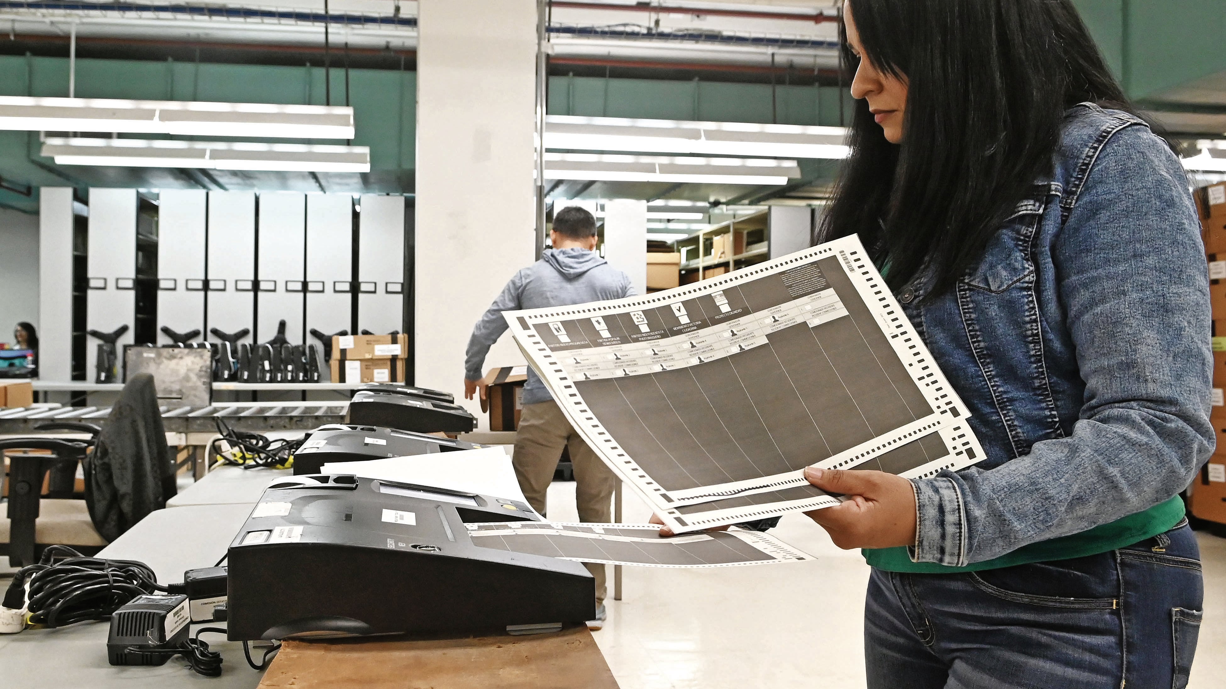 Mantenimiento de las máquinas de escrutinio electrónico.