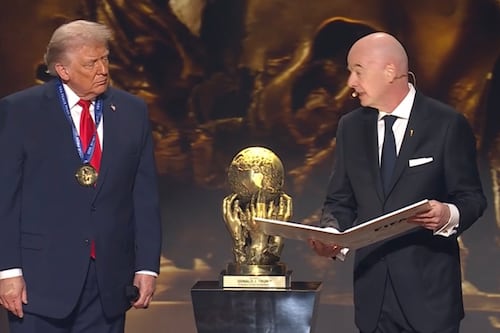La FIFA entrega a Donald Trump su recién creado Premio de la Paz