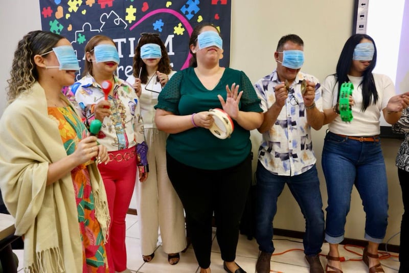 Destacan la labor de maestros especialistas en ciegos.