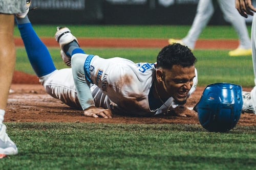 Cangrejeros de Santurce toman ventaja en arranque de serie final del béisbol invernal