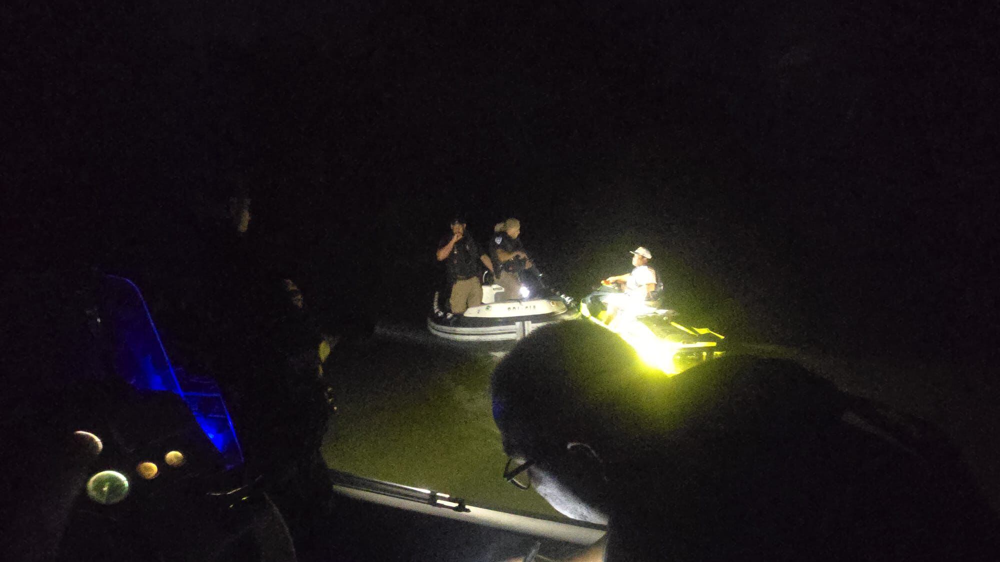 DRNA interviene con sobre 70 'jet skis' en histórico operativo nocturno.