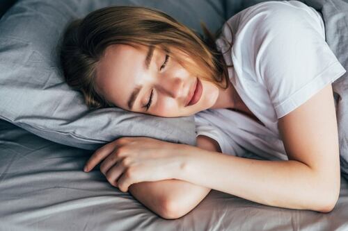 ¿Cuántas horas se debe dormir? Experto responde la pregunta del millón